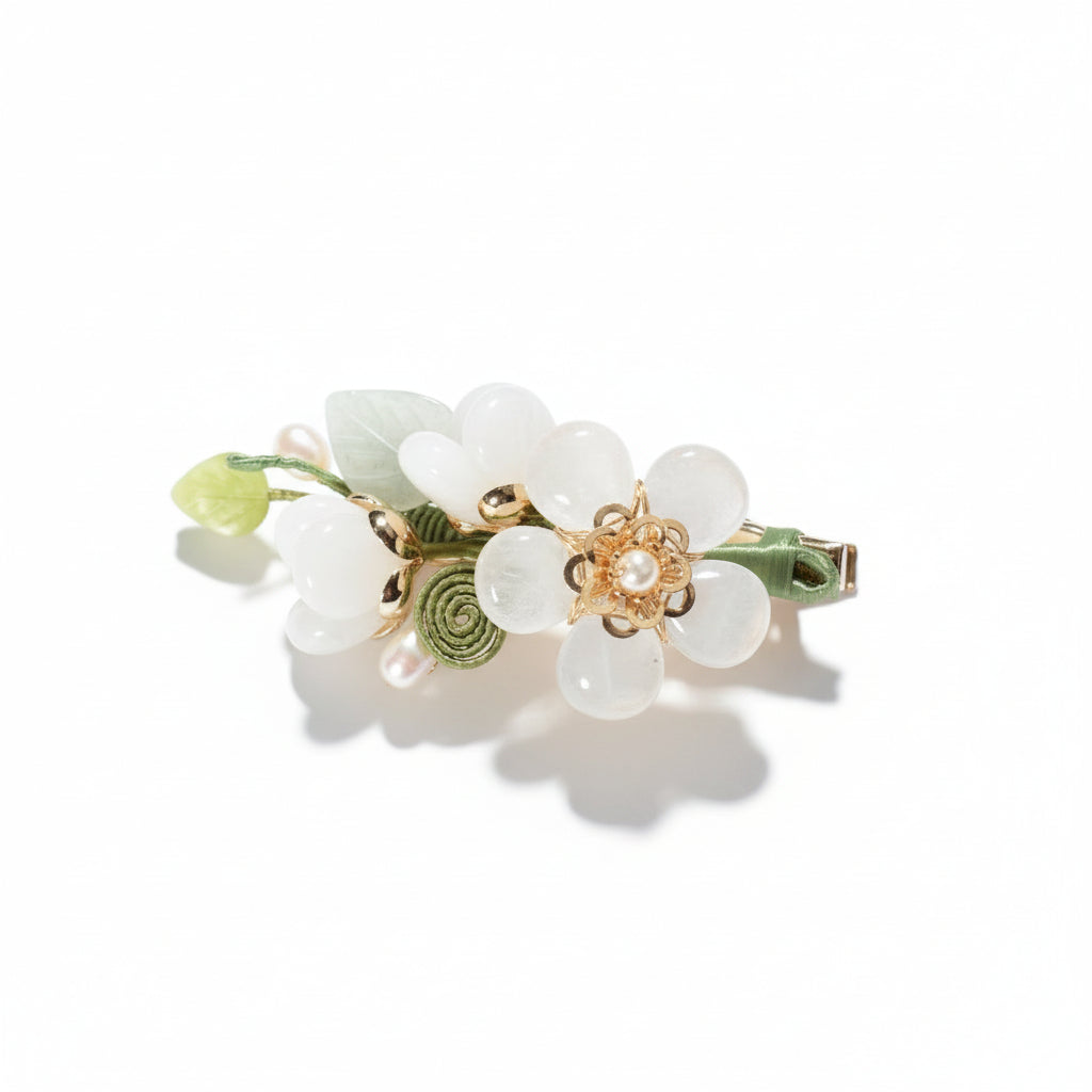 “Handcrafted White Crystal Hair Clip & Brooch – Dual-Wear Design”）