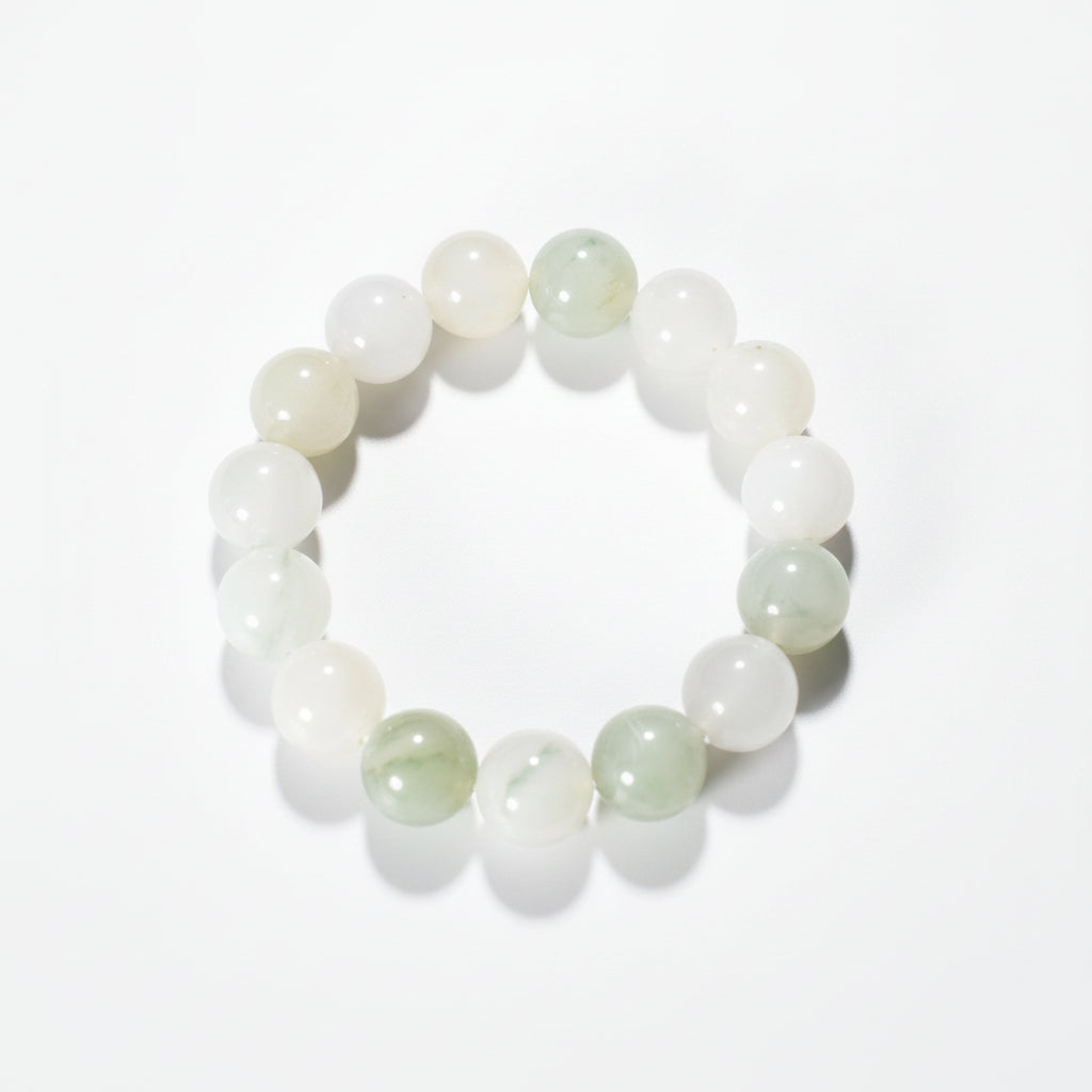 “Tianshan Green Jade Beaded Bracelet – Natural Elegance”）