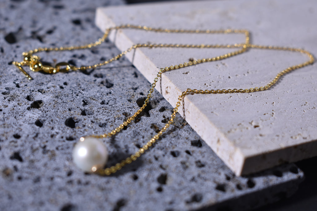“Single Pearl Pendant Necklace”