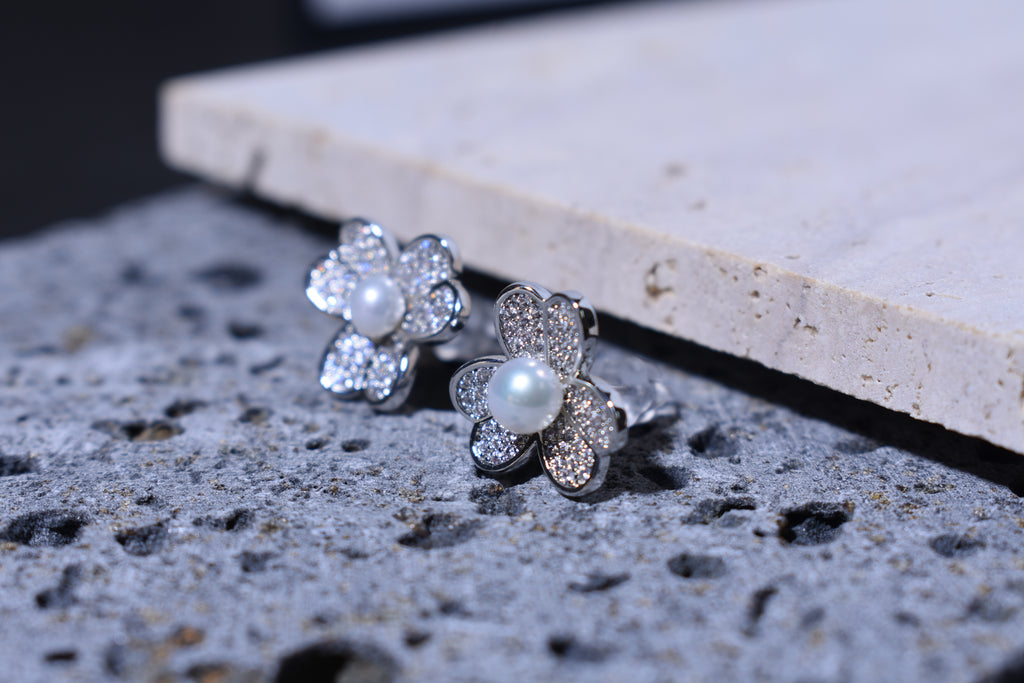 Clover Pearl Stud Earrings